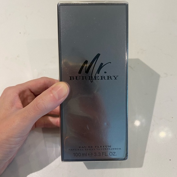 BURBERRY✨ - Picture 1 of 4